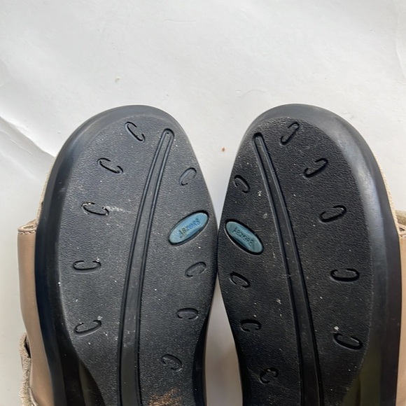 Aravon by New Balance Women's Leather Soft Taupe Katy Sandals Size 6EE - Picture 3 of 7